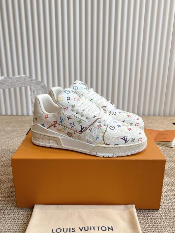 LV X Takashi Murakami has jointly created LV coach sneakers