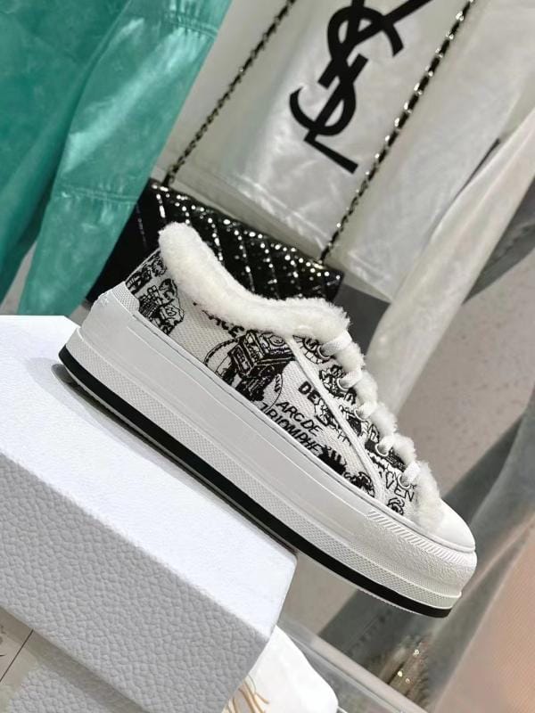 Dior Broidered Sole Sole Furry Casual Shoes