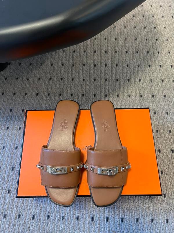 Hermès 2025 New color corresponding to flat Kelly button slippers