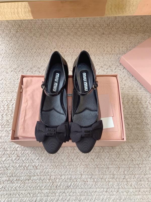 Miu Miu 2024 new high -patented leather heels two