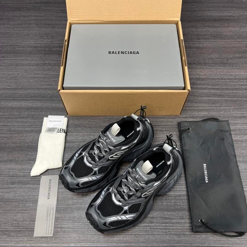 BALENCIAGA 6XL PAPA SHOES WITH LACETS WITH ROUND TOE (Black)