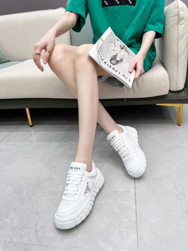 2022 new prada prada white triangular shoes