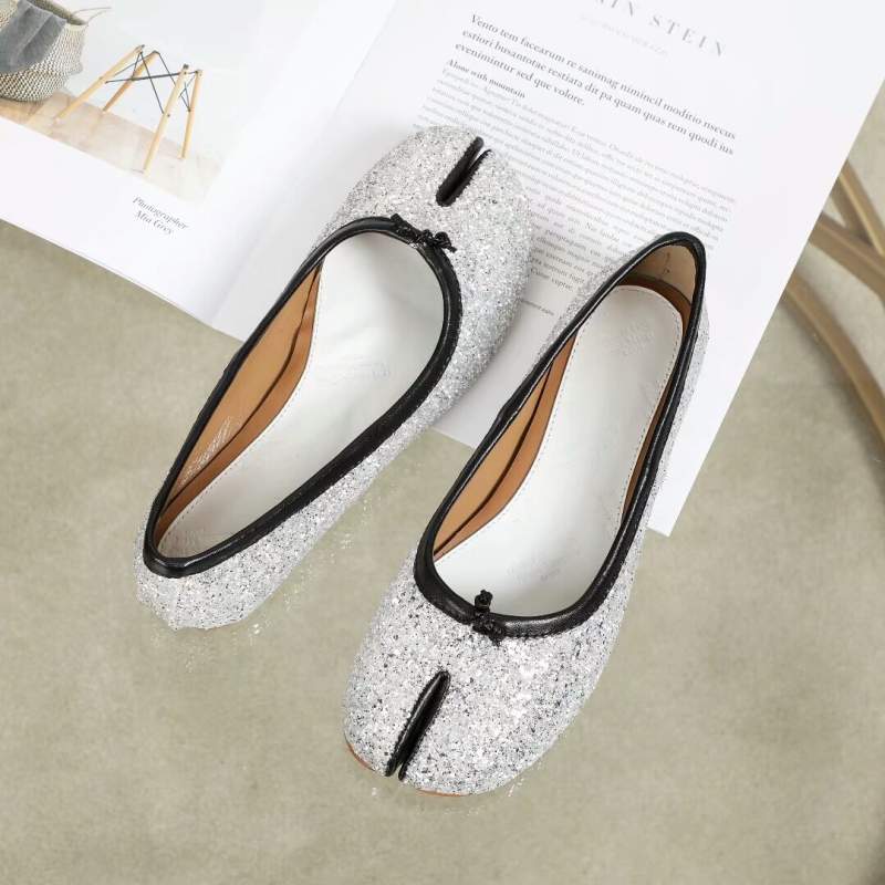 Martin Margira Internet Celebrity Asiko's Split-Toe Shoes