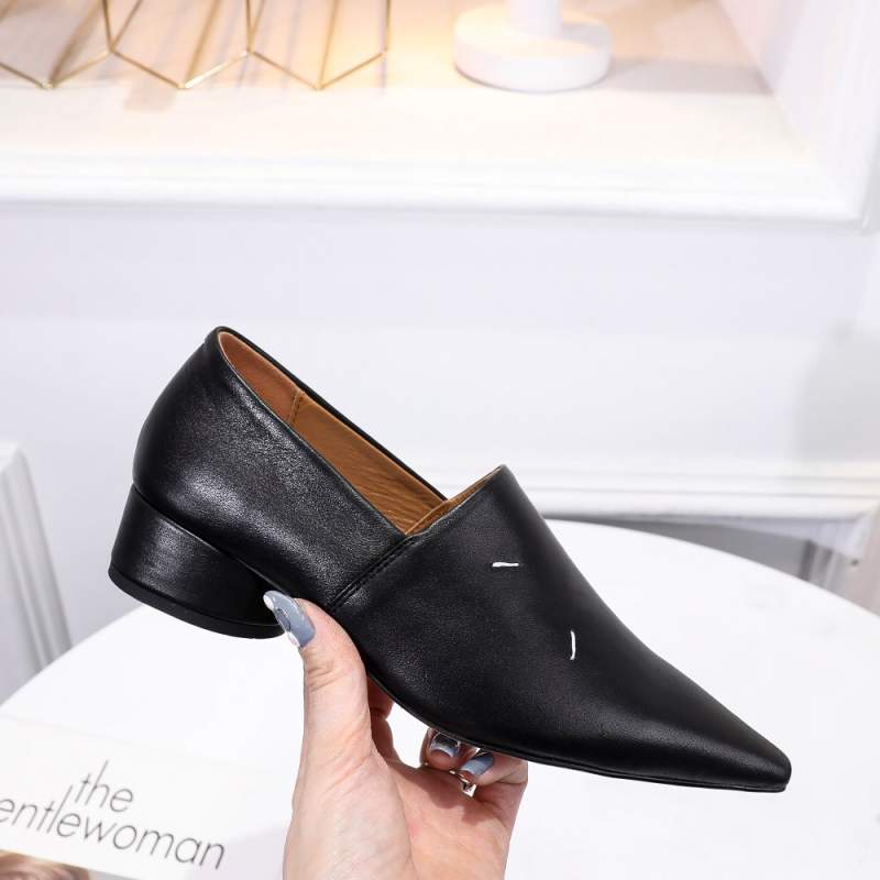 High heels in black leather Majira