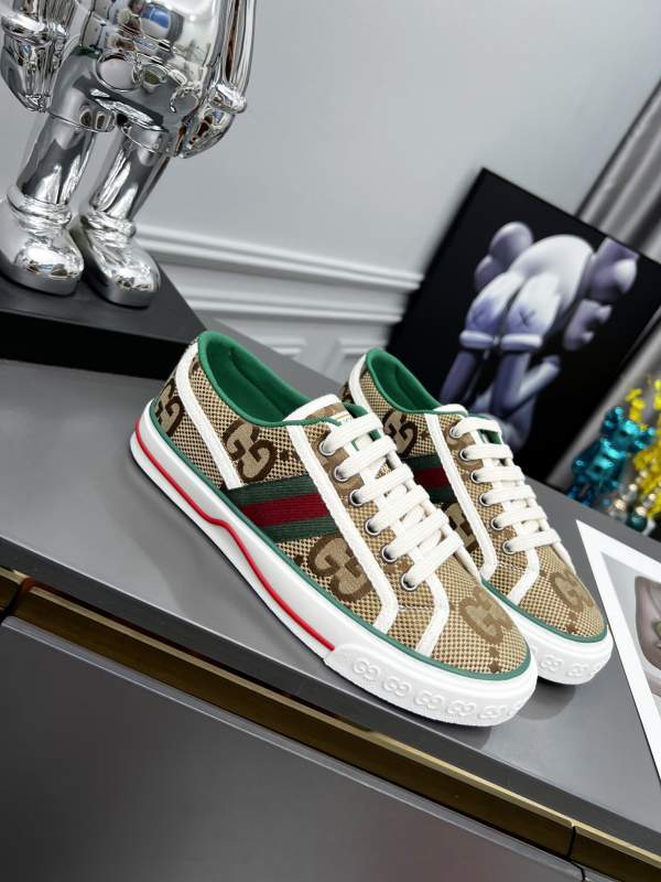 Gucci New 1977 board shoes