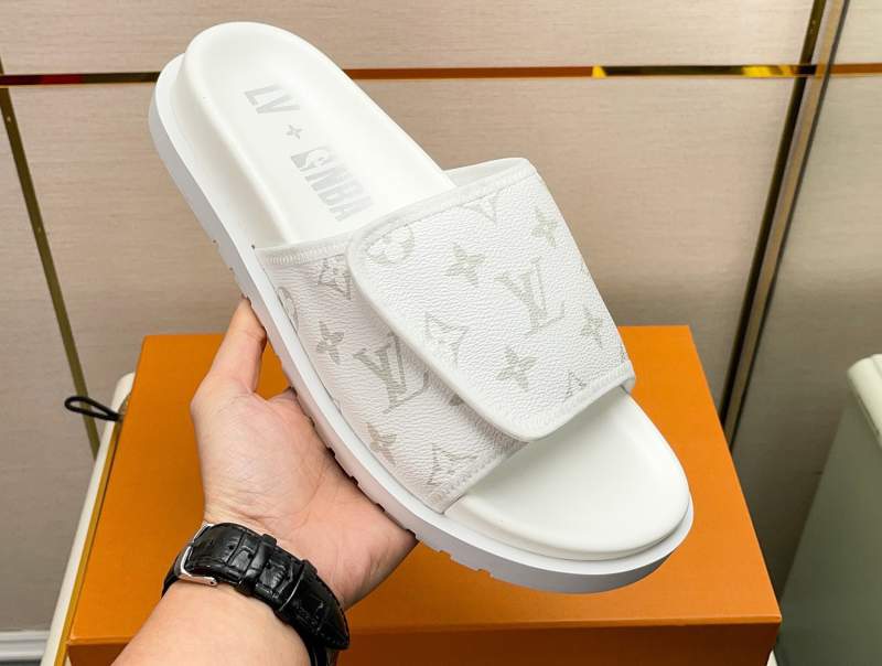 LV Buy Chapons for Hot Men