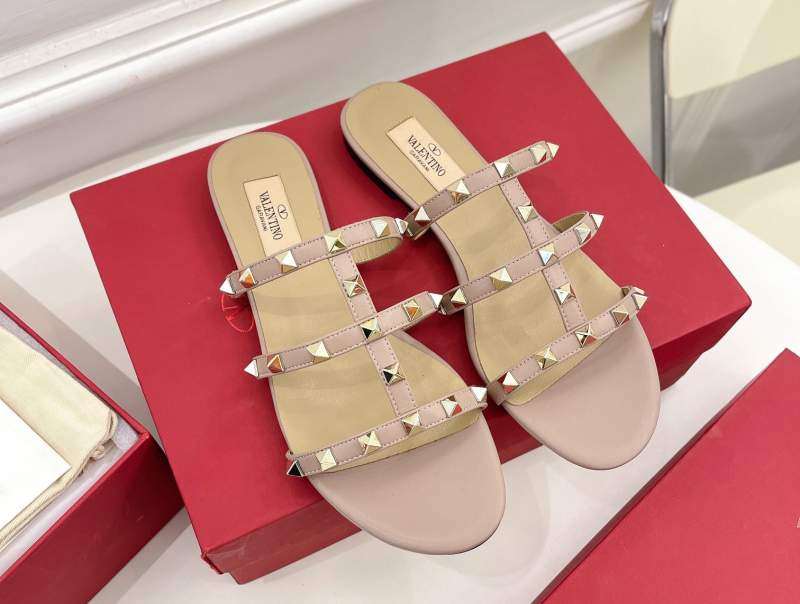 Valentino 2022 Spring and Summer New Willow Nail Shoes