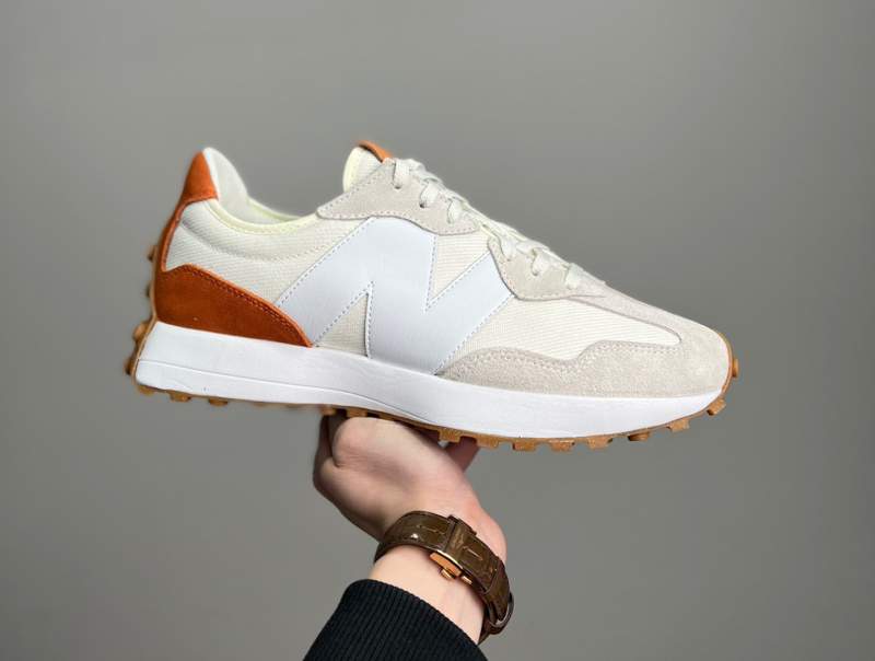 Sports and relaxed shoes of the new balance and relaxed