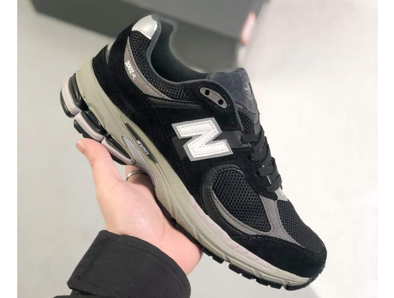 Race Shoes for Men and Women from the New Balance 2002 series