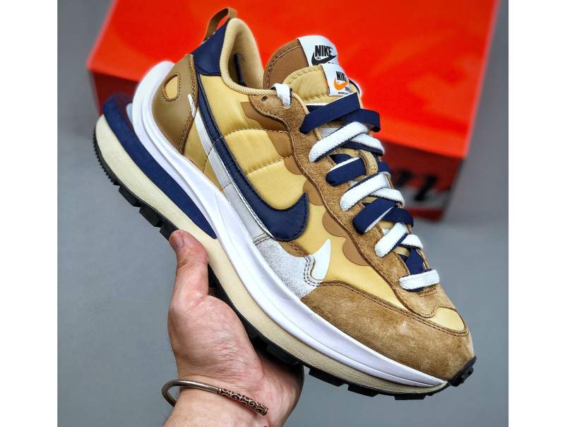 Nike waffle three generation sole mesh