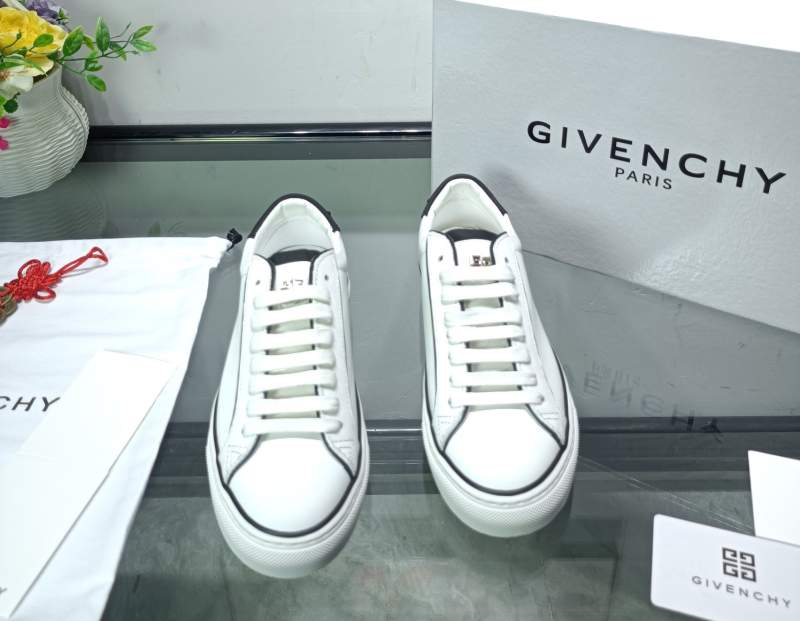 Givenchy Jogging Sports White Shoes (couple style)