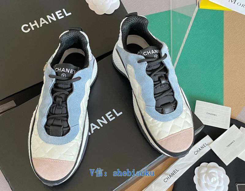 The new casual sneakers from Chanel in early spring