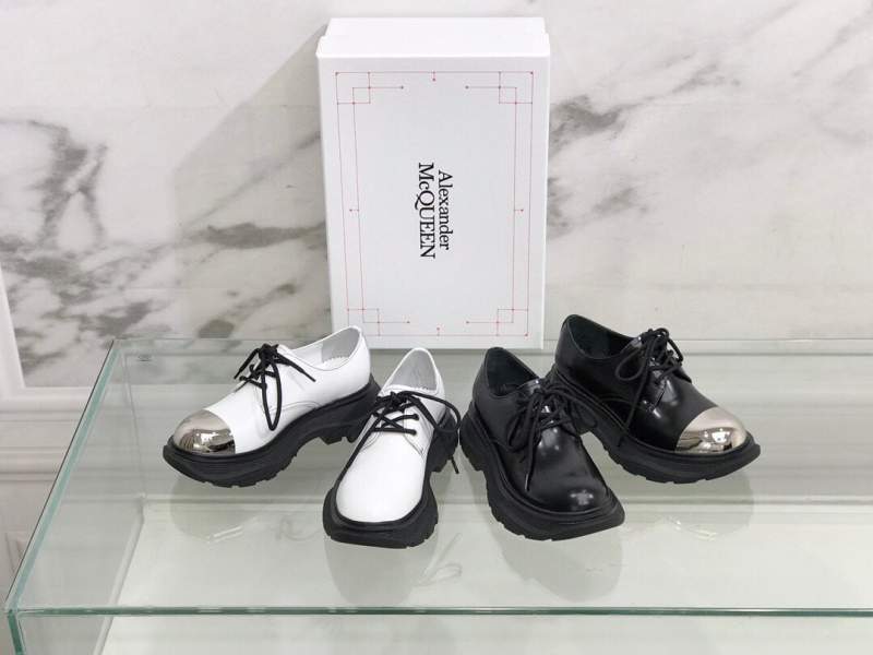 The new thick McQueen sneakers in early spring