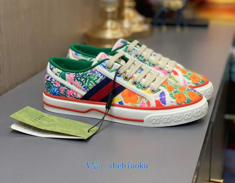 Gucci 1977 colored floral canvas shoes