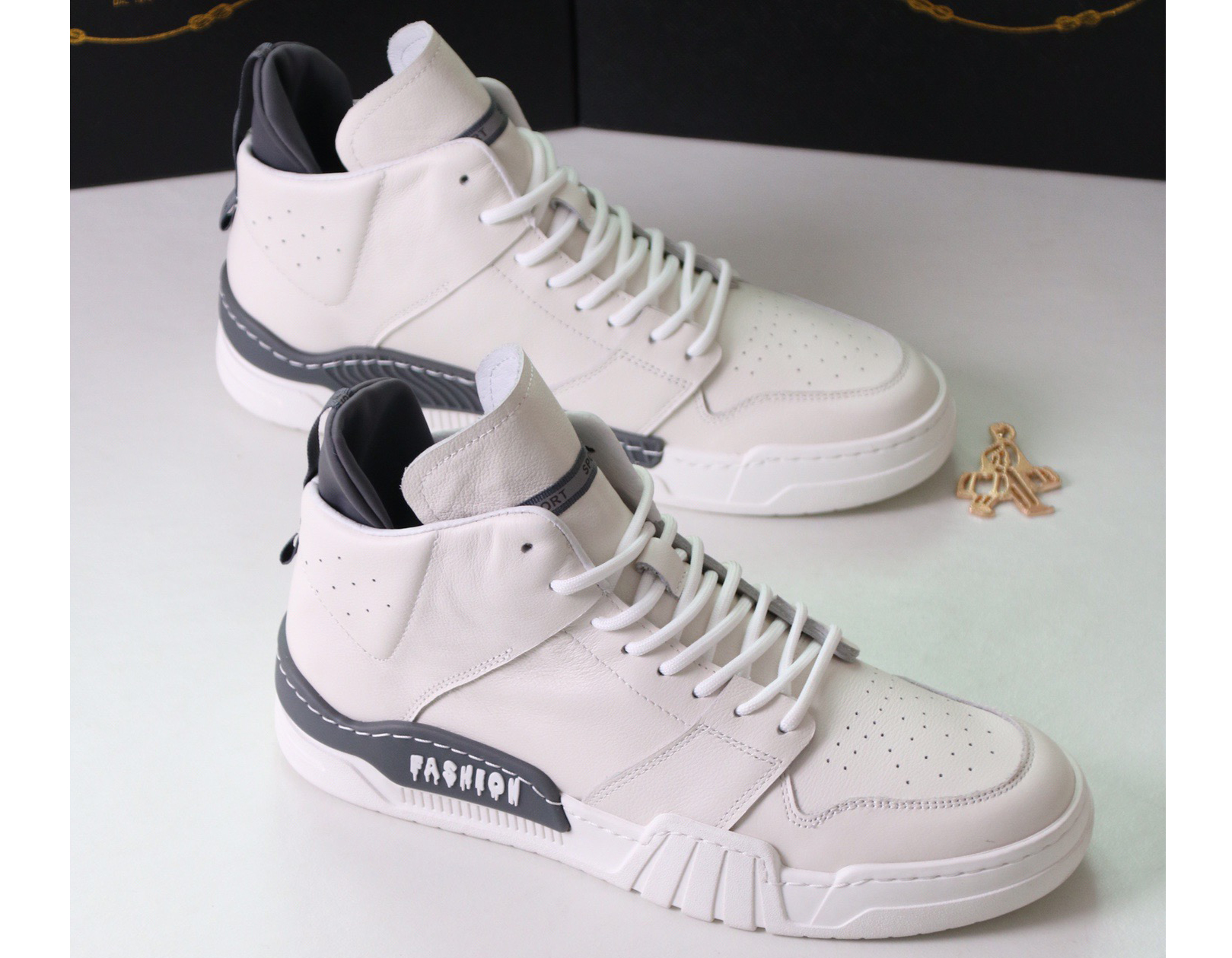 Prada simple consumption and fashionable