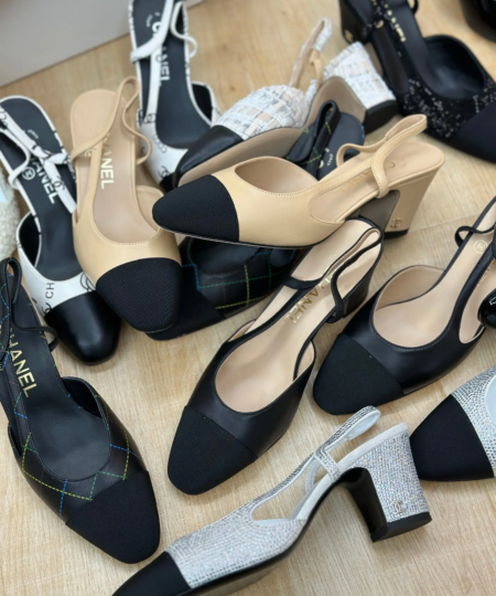 Purchase grade [CHANEL] spliced ​​thick heeled sandals