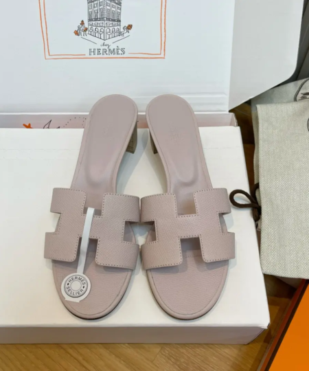 Purchase level Oasis Epsom calfskin high heel sandals, classic "H" upper.