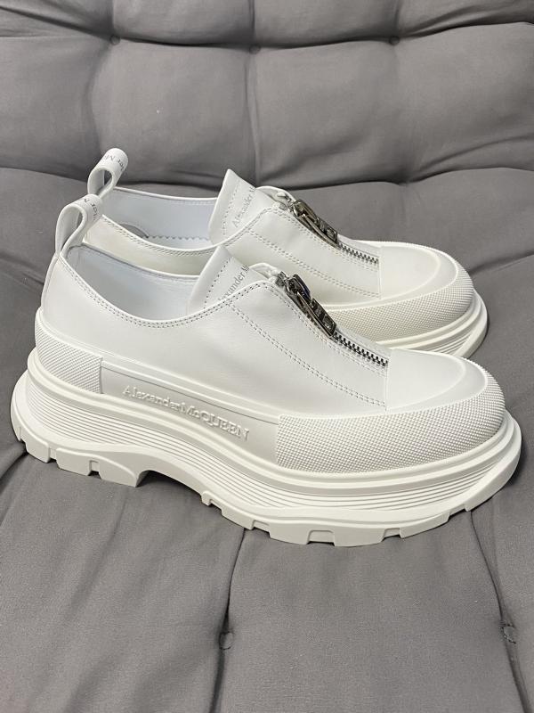 Pure white color color correspondence shoes from the new Alexander McQueen sole