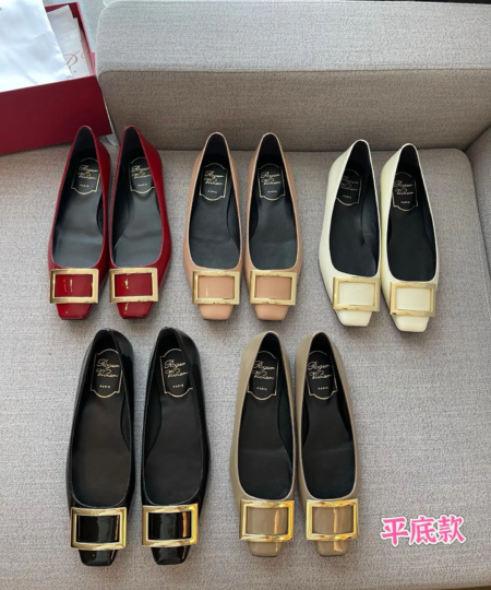 Roger vivier flat bottom patent leather gold buckle single shoes