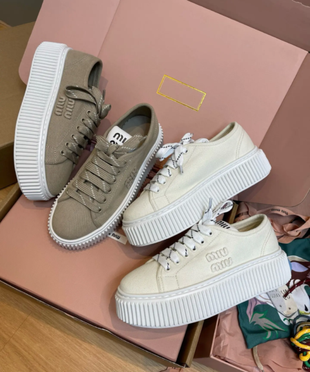 Miu Miu-inspired denim jeans paired with chunky-soled canvas shoes (20)