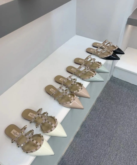 Valentino three-belt Flat bottom half drag sandals and half-tugged slippers