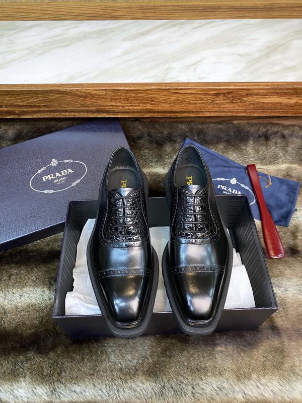 The last Prada crocodile belly associated with derby shoes with thick sole for high -end men