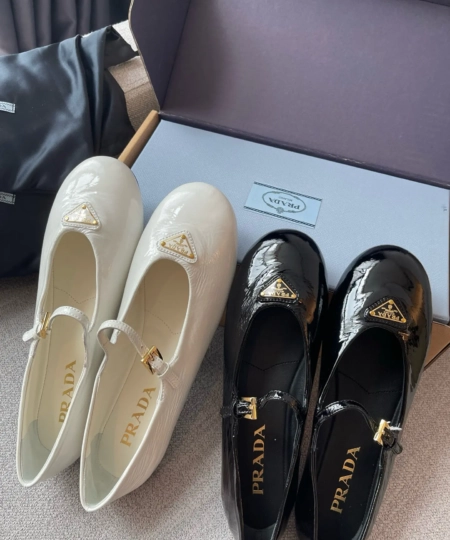 【Prada】New Mary Jane Shoes Patent Wrinkled Leather Ballet Shoes (1)